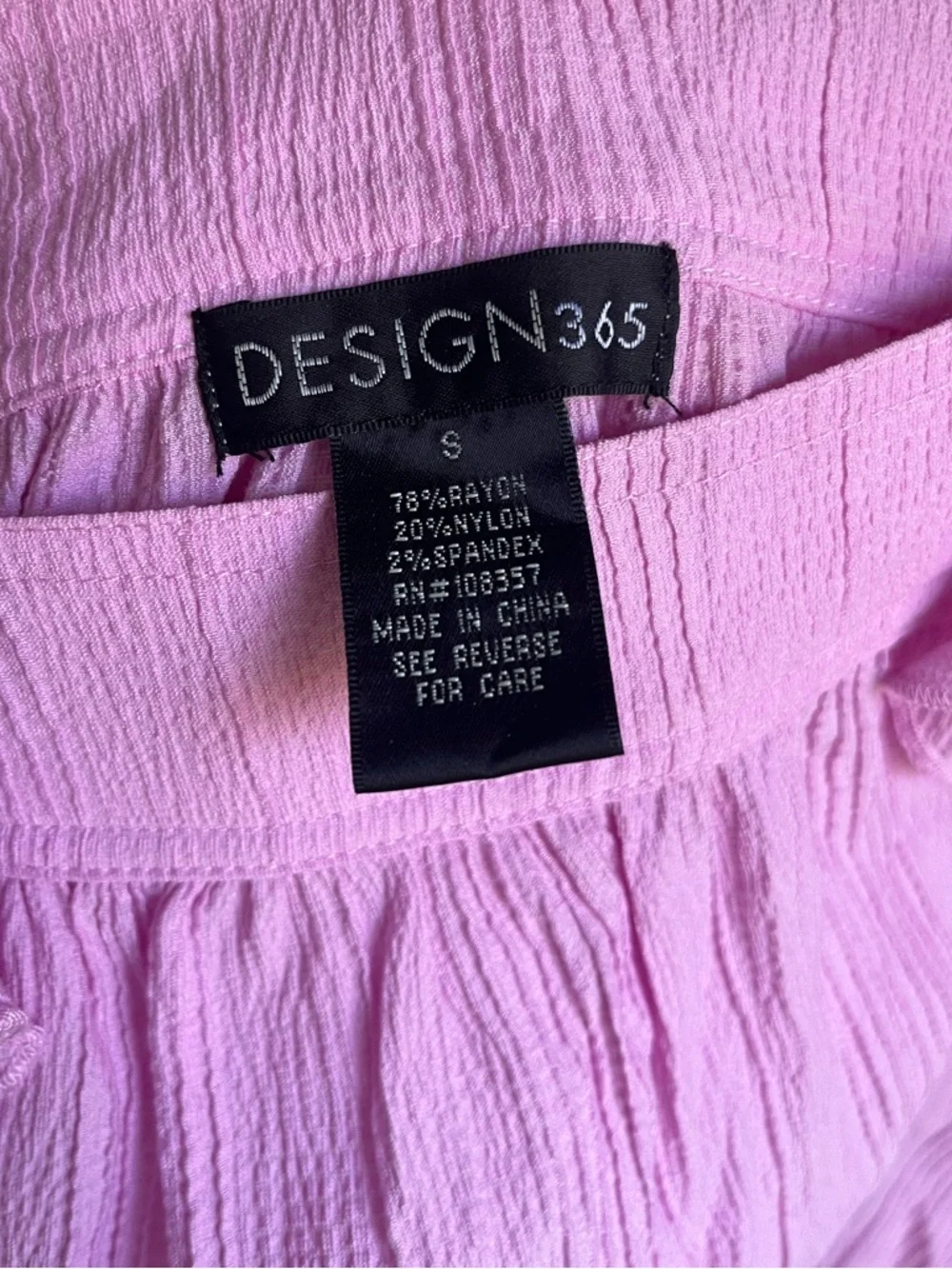 Design365 Textured Ruffle Top NEW - Picture 2 of 2